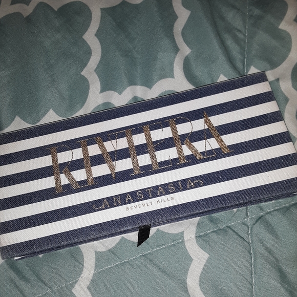 Rivera eyeshadow palette - Picture 1 of 4